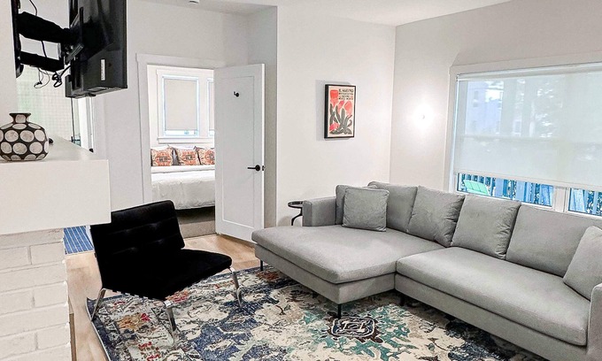 Burns Park Apartment | Newly Renovated Neighborhood Gem