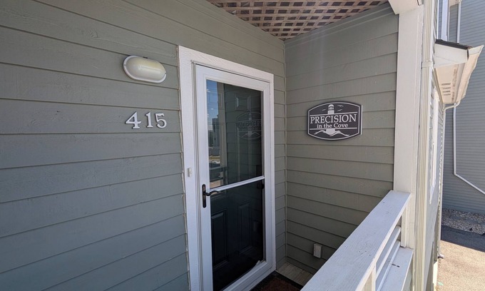 Manteo House | Newly Renovated Pirate's Cove Condo