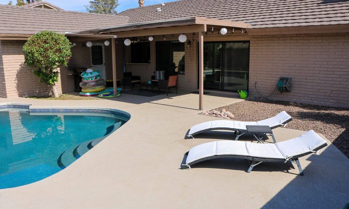 The Lakes House | Newly Renovated Quaint Tempe Home with Pool