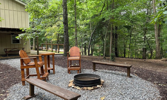 Ellijay House | Newly Renovated Quiet Cottage close to Downtown