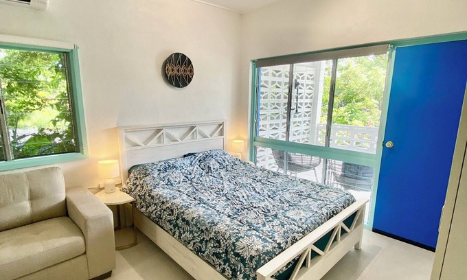 Yorkeys Knob Apartment | newly renovated studio near the beach in a small complex , great location