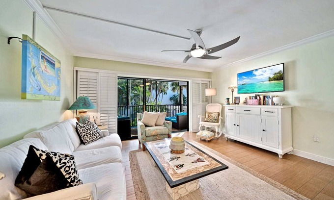 Captiva Condo | Newly Renovated South Seas Villa with Pool