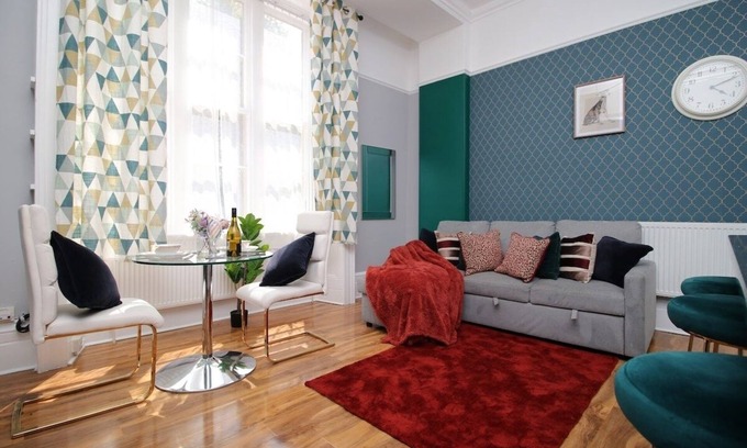 Clifton Apartment | Newly Renovated Stylish Flat in Clifton