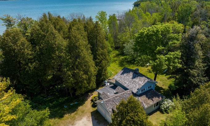 North Bay House | Newly renovated with over 250 feet of Shoreline!