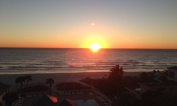 Redington Shores Condo | Newly Renovated - View of Paradise, Redington Shores, Florida