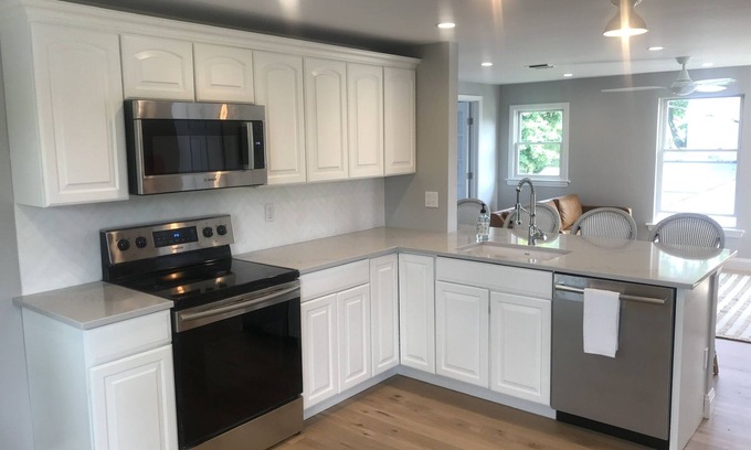 Pipes Cove House | Newly Renovated - Walk to Town and Beach