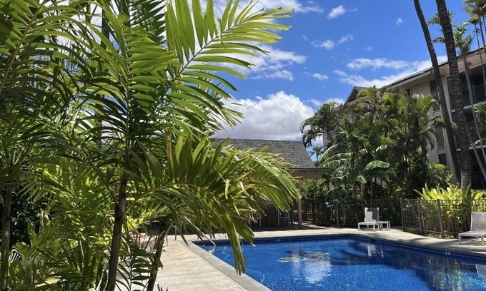 Kihei Apartment | NEWLY Renovated, Warm&Homey with AC. Walk to Beach!
