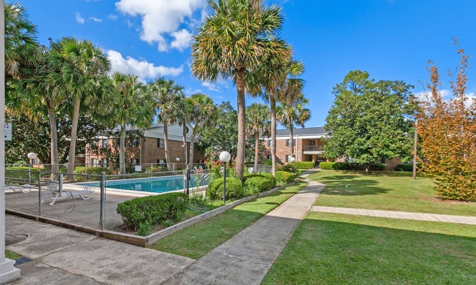 Palms West Condo | Newly renovatedTraditional Tally Charm 1 Mile From FSU Stadium