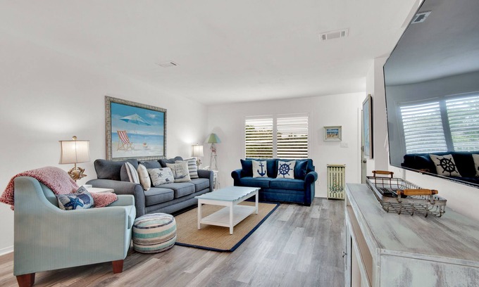 Miramar Beach Condo | ⭐Newly Updated-350yds 2 Beach-Community Pool + Grill-2BR Sandprints A12⭐