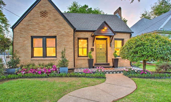 Tyler House | Newly Updated & Charming Azalea District Home