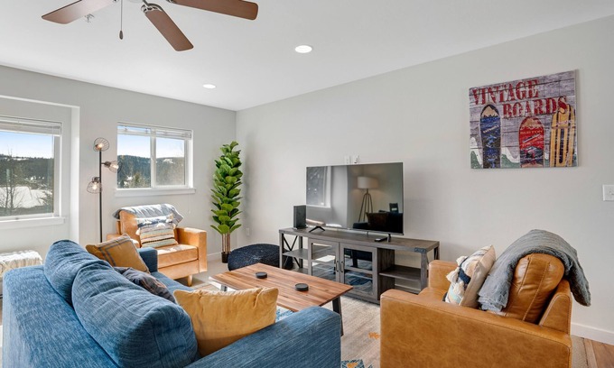 Big Sky Meadow Village Condo | Newly updated dog-friendly condo near Meadow Village w/mountain view & gas grill