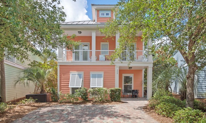 Villages of Crystal Beach House | Newly Updated | Golf Cart | Pool | 3 Kings