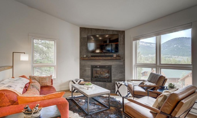 Big Sky Apartment | Newly Updated! Hot tub/pool! Mountain View! Pets!