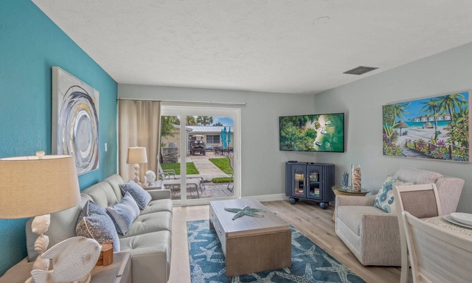 Siesta Key Condo | Newly Updated Jamaica Royale Condo: Private Beach Access, Pools, & Gulfside Fun Await!