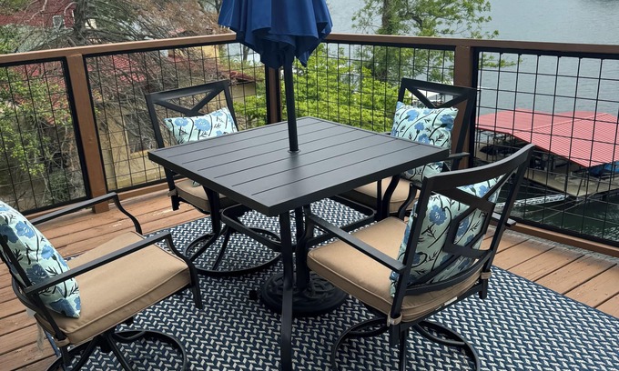 Rocky Mount House | NEWLY UPDATED LAKE FRONT Cottage House, 8+, Dock Deck,4.5 MM,15 min to Strip Dam