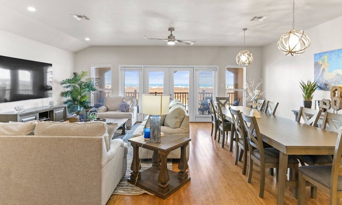 Corpus Christi House | Newly updated- Mermaid Cove, Padre Island -Whitecap Beach - Across the Gulf!