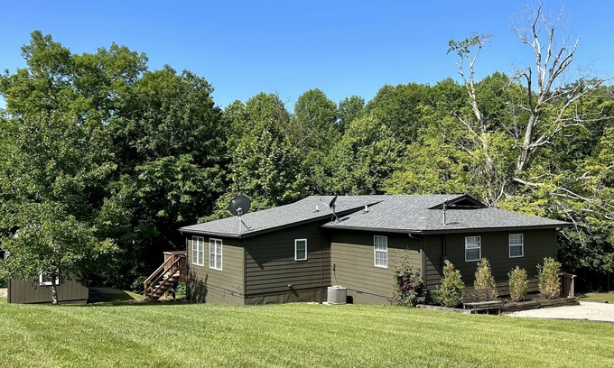 Falls of Rough Cottage | Newly updated Rough River Cottage with deck, grill and firepit!