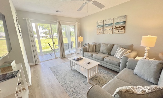 Carolina Forest Condo | Newly Upgraded 1st FL 2 Bed Golf Course View!
