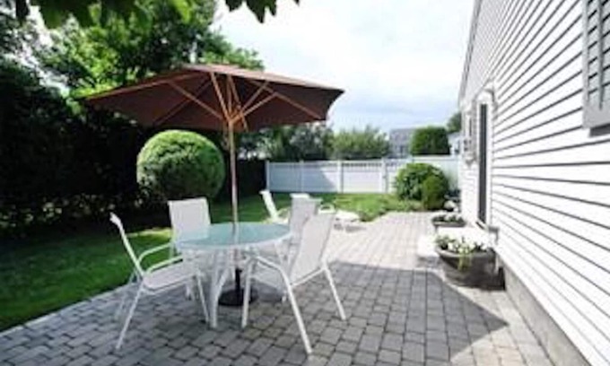 Newport East Cottage | NEWPORT AREA Private Modern Cottage, Walk to Beaches! FULLY FURNISHED!