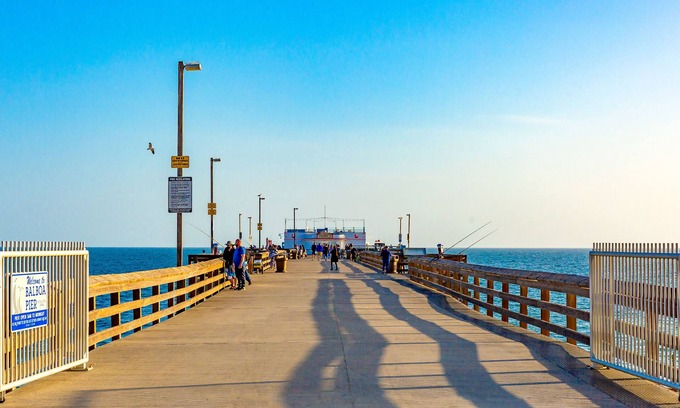 Balboa Peninsula House | Newport Beach condo with oceanfront patio in ideal location