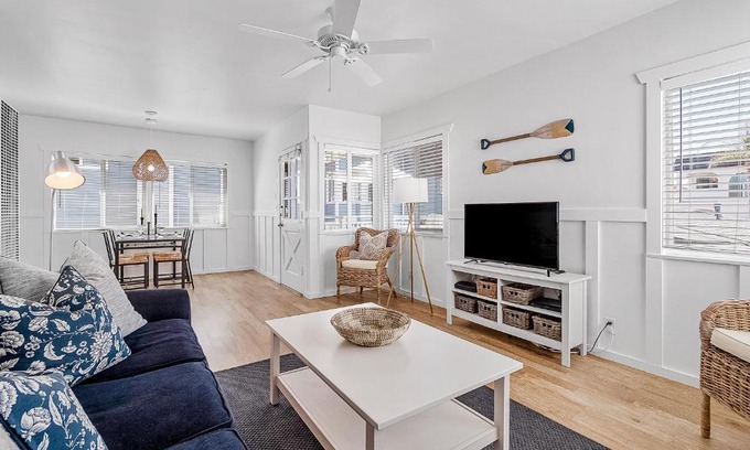 West Newport House | Newport Coastal Comfort