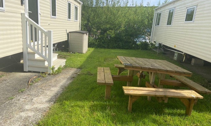 Newquay City Centre Ski Chalet | Newquay Bay - 3-Bed Caravan - Sleeps 6