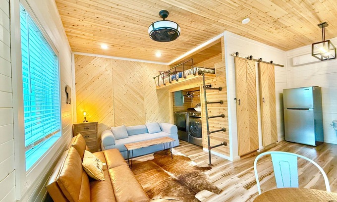 Sevierville House | NEWTinycabin/Hottub/Firepit/Yard/5minParkWay