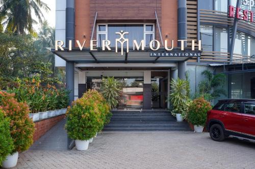 Azhinjilam Hotel | Nexstay River Mouth International