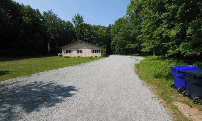 Oneida House | NFL Draft, Charming 3-bedrooms 2 full bathrooms 10 miles to Lambeau