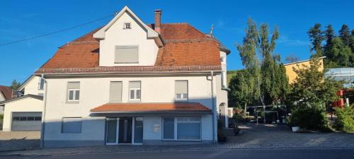 Neukirch Apartment | NGUYEN LE 3 Schlafzimmer, 7 Bette,Dusche, 2 WC , Küche ab 2 Übernachtungen