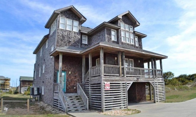 Nags Head House | NH763 THE LION'S DEN