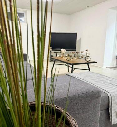 Thorold House | Niagara Family Getaway - Wi-Fi