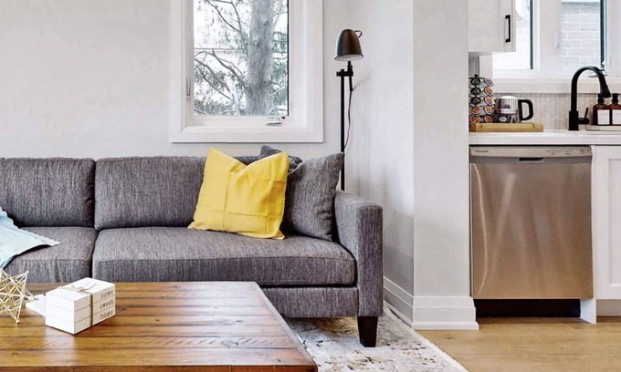 McQuesten West House | Niagara Family Suite Free Parking Central Location