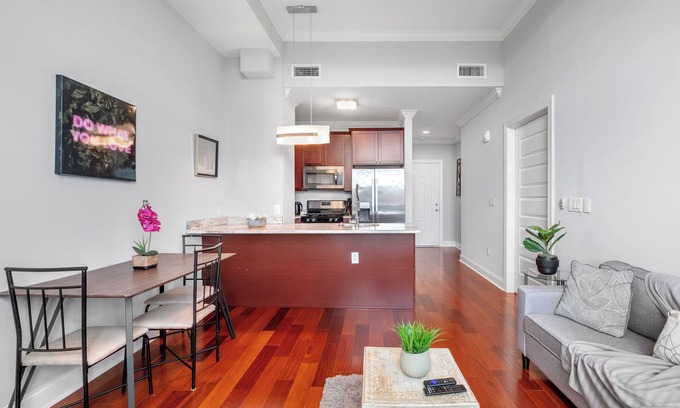 Olde Kensington Apartment | Nice 1 Bdrm Luxury Flat