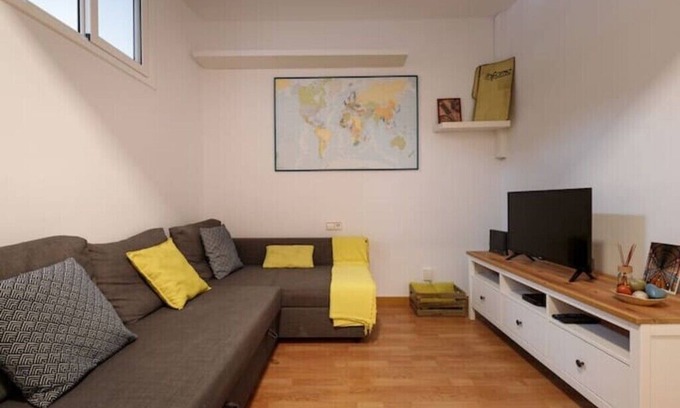 Les Corts Apartment | Nice 1-Bedroom Apartment for 2ppl Steps from Camp Nou!