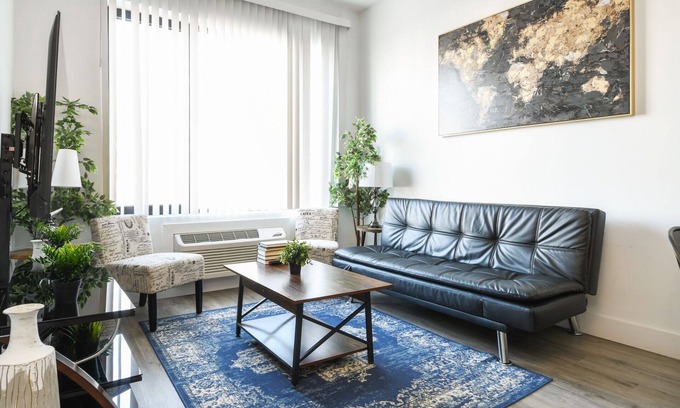 Elizabeth Apartment | Nice 1BR next to EWR 2332