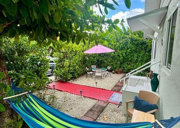 Midtown House | Nice 2 Twin bedroom - Best central location in Miami - Luggage storage, parking and Laundry for free!