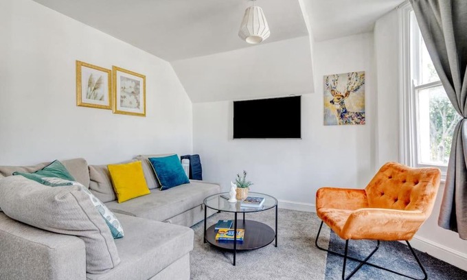 Sands End Apartment | Nice 3 bed flat near Chelsea
