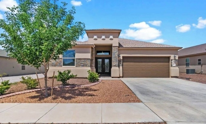 Biggs Field House | Nice 3-bedroom house with AC in El Paso