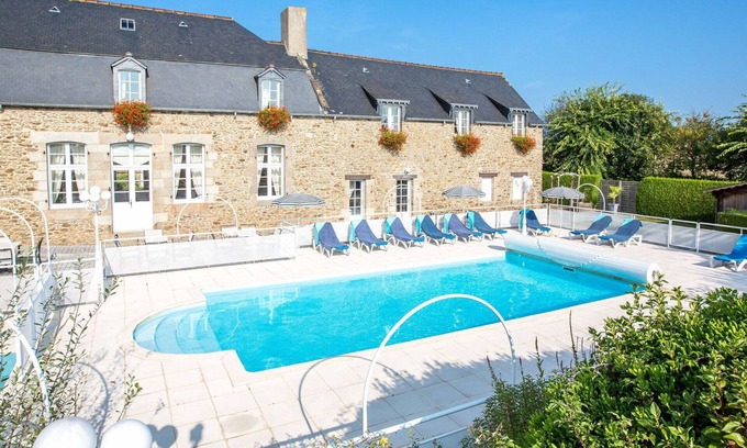 Saint-Jouan-des-Guerets Apartment | Nice apartment for 4 guests with WIFI, pool, TV, terrace and parking