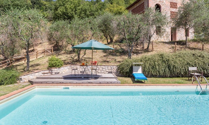 Lucca Villa | Nice apartment in villa with WIFI, pool, TV, patio, pets allowed and panoramic view, close to Lu.