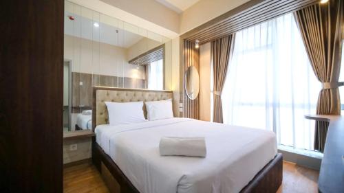 Suko Manunggal Apartment | Nice and Comfortable Living 1BR at Grand Sungkono Lagoon Apartment By Travelio
