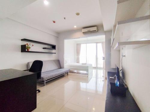 Dago Apartment | Nice and Comfy 1BR at Dago Suites Apartment By Travelio