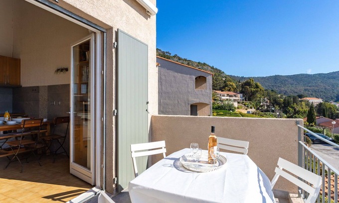 Rayol-Canadel-sur-Mer Apartment | Nice apartment for 4 people with pool, WIFI, TV, balcony and parking