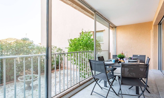 Saint-Laurent-du-Var Apartment | Nice apartment for 6 guests with WIFI, pool, A/C, TV, patio, pets allowed and parking