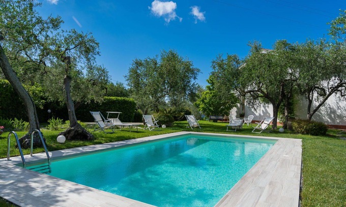 Monade Santa Lucia Villa | Nice apartment in villa with WIFI, pool, TV, patio, pets allowed and panoramic view