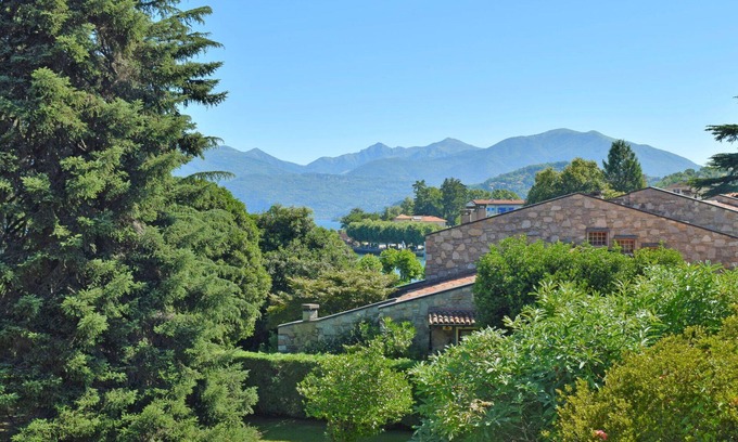 Porto Valtravaglia Apartment | Nice apartment for 3 people with WIFI, pool, TV and terrace