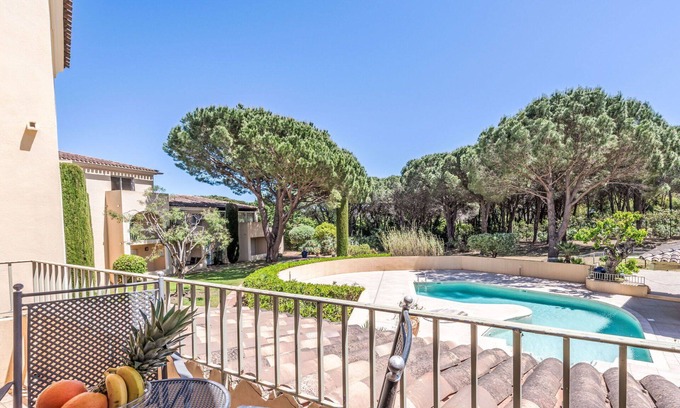 Cote d'Azur- French Riviera Apartment | Nice apartment for 4 guests with WIFI, A/C, pool, TV, balcony and parking