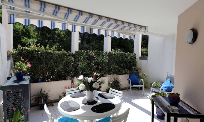 Saint-Raphael Apartment | Nice apartment by the sea with air-conditioned, swimming pool, Wifi, private Box