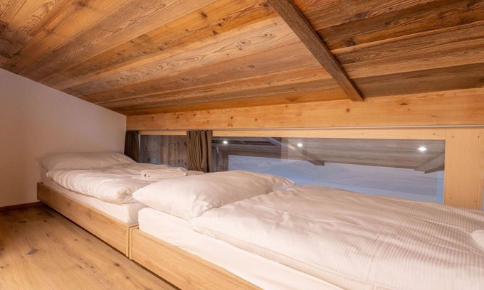 Saas Almagell Apartment | Nice apartment for 7 people with hot tub, WIFI, TV and balcony